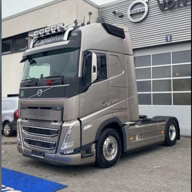 Transport rutier de marfă cu camion de mare tonaj